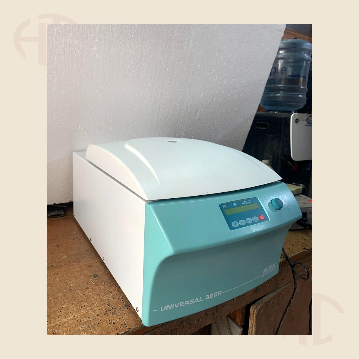 Hettich UNIVERSAL 320 R Refrigerated Centrifuge view 2