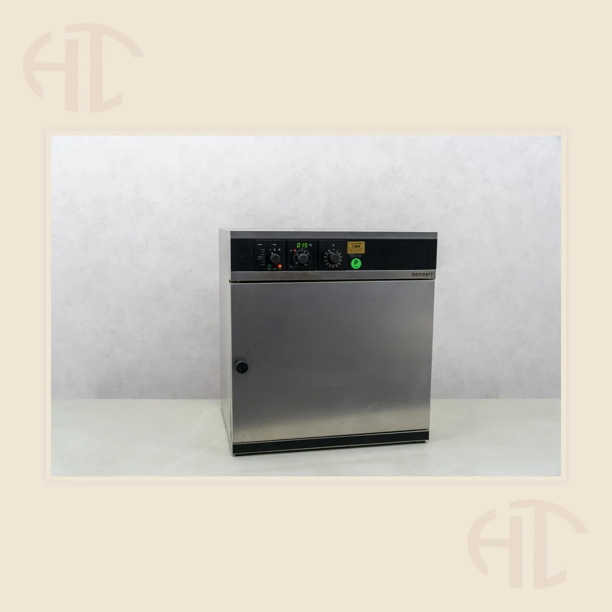 Memmert ULM 500 Forced-Air Laboratory Oven view 2