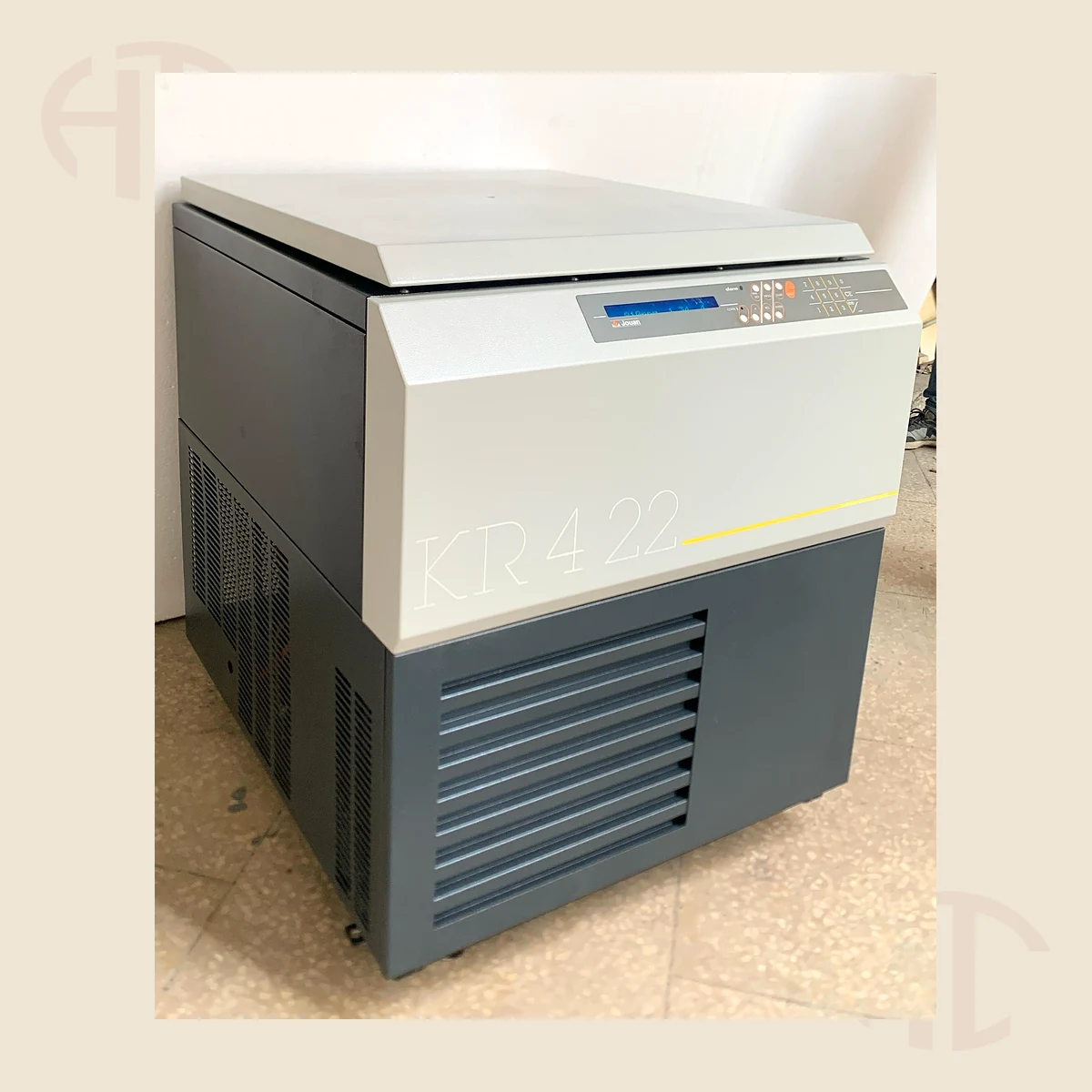 Jouan KR 4.22 Refrigerated Centrifuge view 5