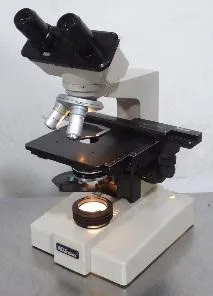 Leica DM1000 Microscope